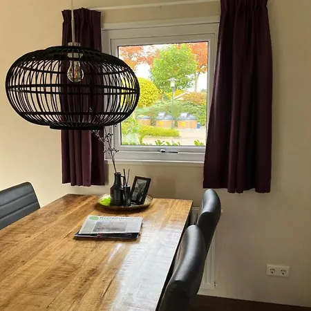 De Evelien- Comfortable With Airconditioning For A Cool Relaxing בקתה